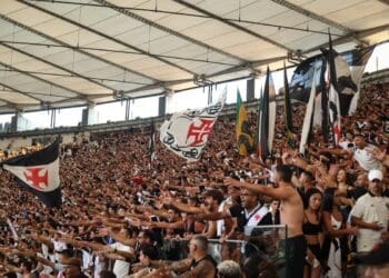 Para diminuir custos, Vasco opta por fechar a ala leste superior do Maracanã para a partida contra o Flamengo.