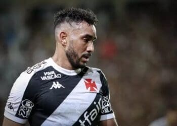 Com lesão no joelho, Payet não joga pelo Vasco neste sábado contra o Flamengo.
