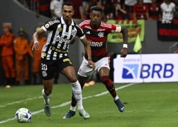 Bruno Henrique, investigado pela Polícia Federal por fraude, ainda não teve pedido de suspensão pelo STJD e pode jogar contra o Vasco.