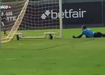 Vídeo revela gol espetacular de Garré no treino desta 6ª-feira; assista