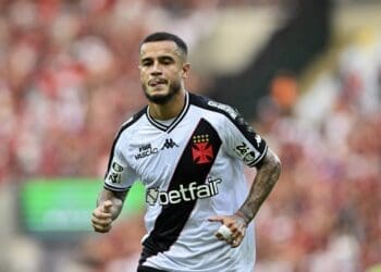 Filho recém-nascido de Tchê Tchê apresenta problemas de saúde; volante não jogará contra o Flamengo.