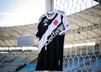 Vasco atuará com o uniforme preto diante do Flamengo.