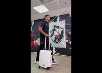 Vasco compartilha vídeo da chegada do time ao Maracanã; confira