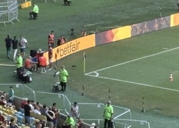 Maracanã ganha decoração com cores, bandeiras e escudo do Vasco; confira as imagens
