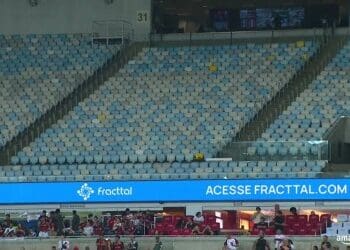 Vídeo apresenta Romário na cabine do Maracanã ao lado de Galvão Bueno para comentar Vasco x Flamengo; assista