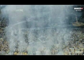 Confira a celebração da torcida do Vasco no Maracanã antes do clássico.