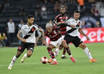Vasco e Flamengo duelam pela 10ª vez na Páscoa.