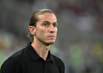 Técnico rubro-negro Filipe Luís destaca o desempenho do Vasco: ‘Time muito bem treinado e organizado’