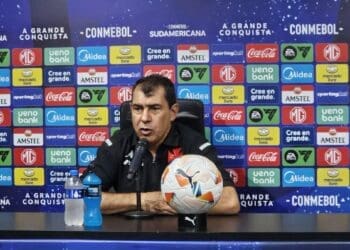 Fábio Carille anuncia que David retornará aos treinamentos com o grupo do Vasco em junho.