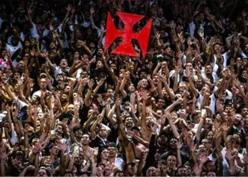 Torcida do Vasco já esgotou sua quantidade de ingressos para o confronto contra o Operário-PR na Copa do Brasil