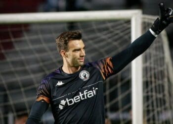 Vasco teria enviado 2 propostas de renovação para Léo Jardim.