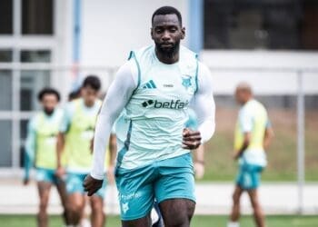 Cruzeiro contará com Matheus Pereira, Fagner e Bolasie enfrentando o Vasco; William permanece ausente.