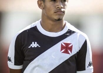 Novidade para o jogo contra o Cruzeiro: cria da base e lateral-esquerdo Avellar.