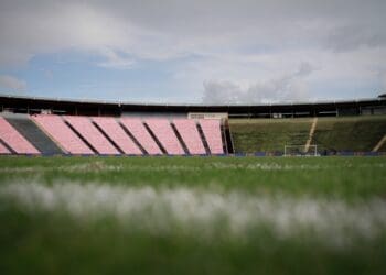 Vasco compartilha imagem do Parque de Sabiá, palco da partida contra o Cruzeiro.