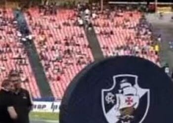 Pedrinho e Alexandre Mattos dialogam no gramado antes do jogo Cruzeiro x Vasco; assista ao vídeo