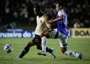 Carille é o 3º treinador dispensado por Pedrinho em menos de 1 ano à frente do comando do futebol do Vasco.