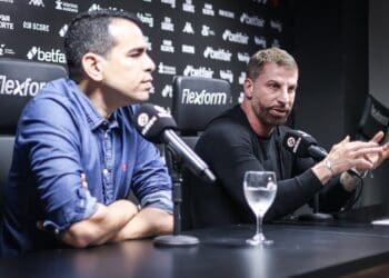 Diretoria do Vasco se reunirá nesta segunda-feira para avaliar o perfil do novo treinador.