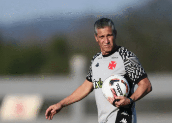 Jorginho afirma que não recebeu proposta do Vasco.