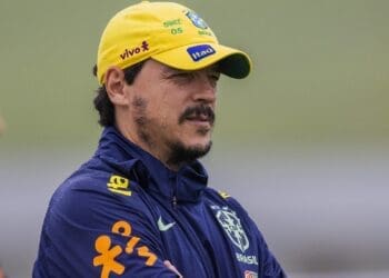 Fernando Diniz precisará concordar em receber um salário mais baixo se desejar fechar com o Vasco.