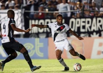 Alex Teixeira voltará ao Estádio Germano Krüger, local onde se destacou e garantiu a vitória do Vasco.