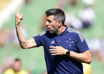 Pezzolano é o ‘plano B’ do Vasco caso Diniz rejeite proposta