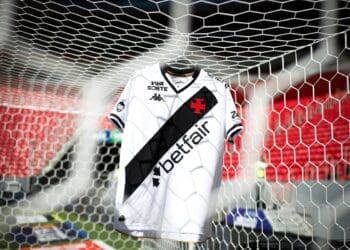 Vasco estreará sua nova camisa 2 neste domingo contra o Palmeiras.