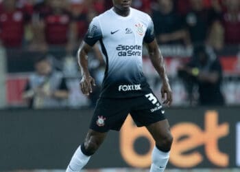 Vasco avalia a contratação do zagueiro equatoriano Félix Torres, do Corinthians.