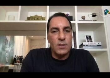 Edmundo revela que foi desligado da Sempre Vasco e que irá se opor a Pedrinho.