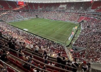 Vasco x Palmeiras em 2025 registrou menos da metade do público e da renda em comparação a 2024, também no Mané Garrincha.