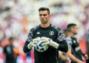 Multa rescisória de Léo Jardim para equipes do exterior é de 40 milhões de euros.