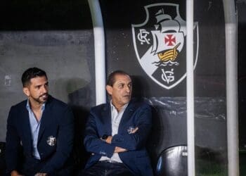 Emiliano Díaz afirma que Ramón Díaz foi mal entendido ao dizer que o Corinthians é superior ao Vasco.