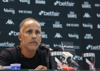 Felipe: ‘Cresci no Vasco, e isso machuca. O placar nos surpreendeu e viemos em busca da vitória’