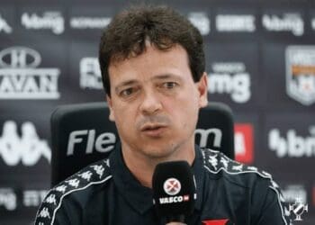 Vasco e Diniz encontraram um ‘acordo’ sobre a questão financeira; técnico chega acompanhado de preparador e 2 assistentes.