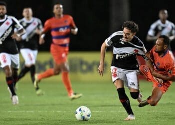 Nuno Moreira retorna ao time titular diante do Vitória; Paulo Henrique fica de fora.