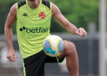 Sforza foi avaliado por Felipe e pode ter oportunidade contra o Vitória.