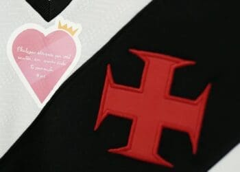 Em celebração ao Dia das Mães, camisa do Vasco apresenta um patch exclusivo com uma mensagem da mãe para o filho.