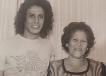 Confira imagens de Roberto Dinamite ao lado de sua mãe, Dona Neuza.