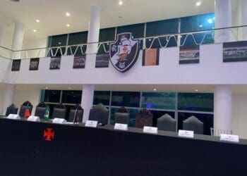 Sem retorno de Alan Belaciano, sócios solicitam investigação sobre possível conflito de interesses no Vasco