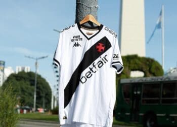 Vasco compartilha imagem da camisa em Buenos Aires.