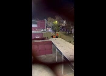 Assista ao vídeo da chegada do ônibus do Vasco no estádio do Lanús