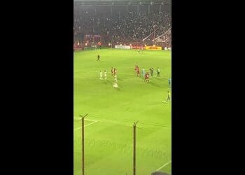 Vegetti elogiou os torcedores do Vasco que estiveram no jogo contra o Lanús.