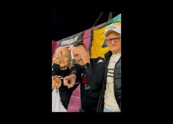 Pais de Vegetti assistiram ao jogo contra o Lanús nas arquibancadas; confira o vídeo