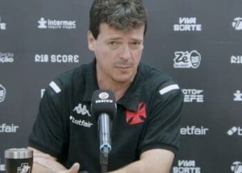 Fernando Diniz: ‘A equipe precisa entender que um gol sofrido não significa o fim da partida’