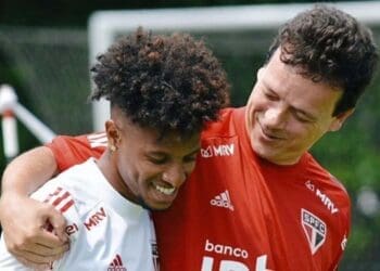 Fernando Diniz comenta desentendimento com Tchê Tchê: ‘Ocorreu, mas é algo totalmente superado’