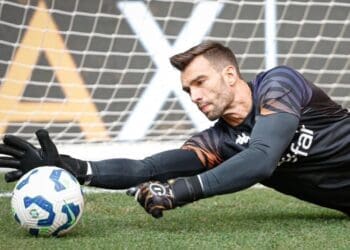 Porto pode oferecer Gabriel Veron e Kaio Henrique ao Vasco para contratar Léo Jardim.