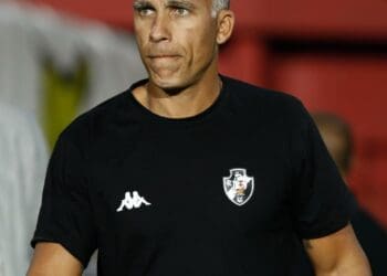 Pedrinho considerou a chance de integrar Felipe à base, mas a chegada de Diniz alterou o panorama.