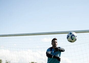 Diniz pode manter a mesma formação para a partida contra o Fortaleza; Mauricio Lemos deve ser incluído na lista.