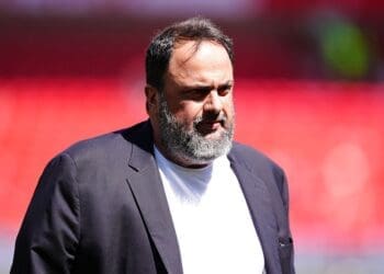 Marinakis pode ter dois clubes na Champions e ser forçado a renunciar a um deles.