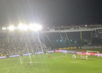 Assista ao gol de Nuno Moreira contra o Fortaleza sob diferentes perspectivas.