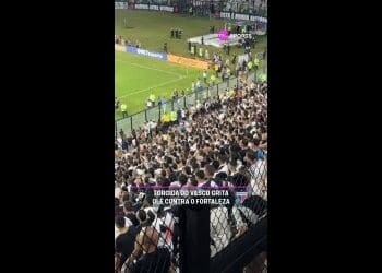 Torcedores do Vasco gritaram ‘olé’ ao final da partida contra o Fortaleza; assista ao vídeo